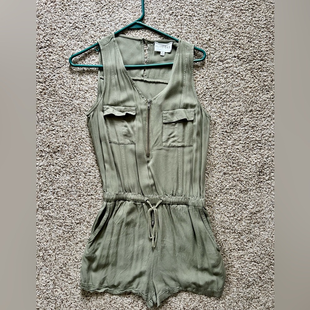 Olive Women’s Romper —size small